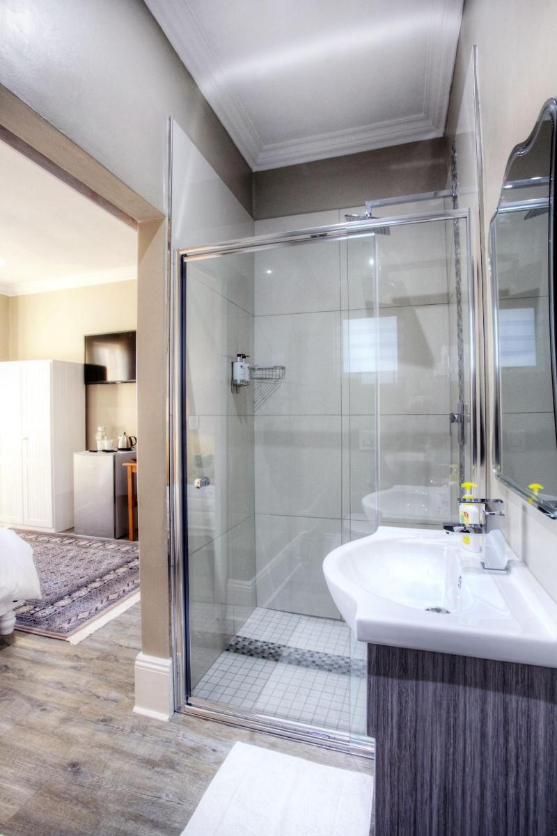 23 On Glen Guest House image
