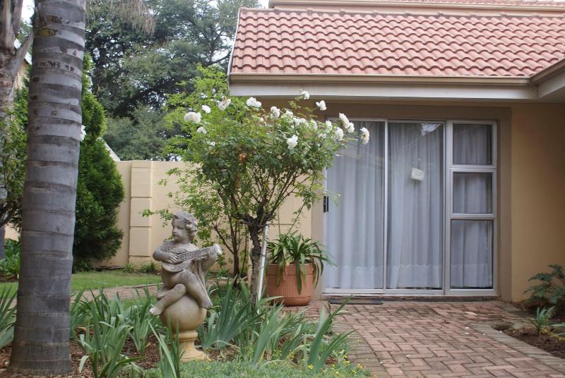 Elizabeth Lodge image