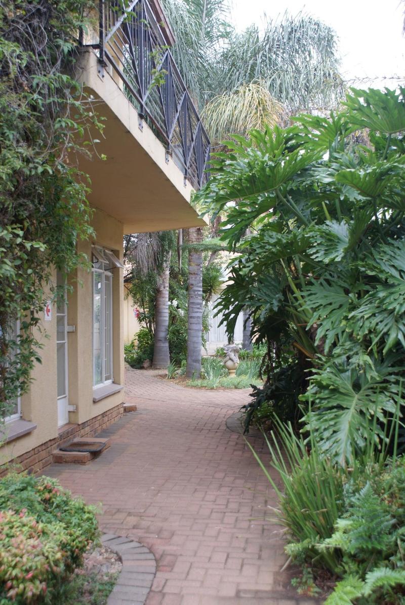 Elizabeth Lodge image