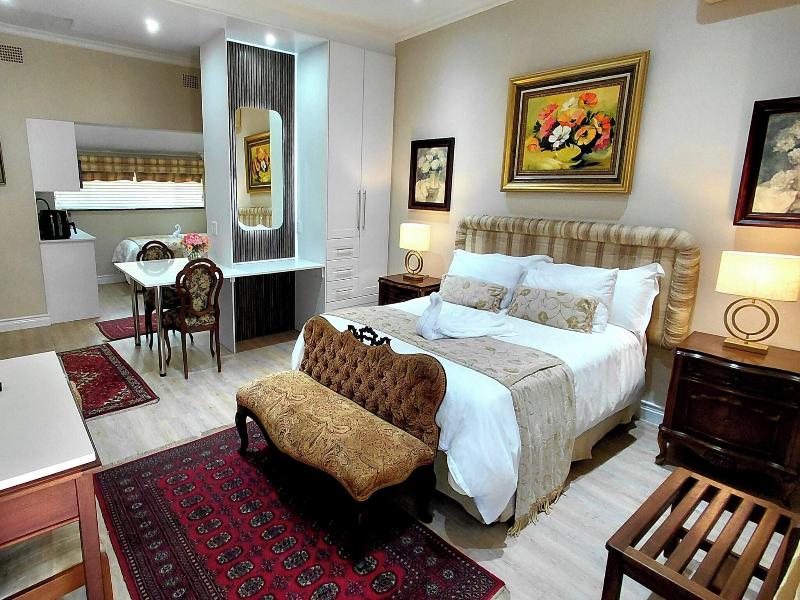 Royal Ridge Guest House And Apartments image