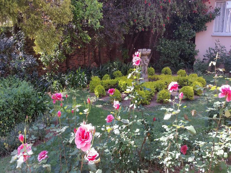 Royal Ridge Guest House And Apartments image