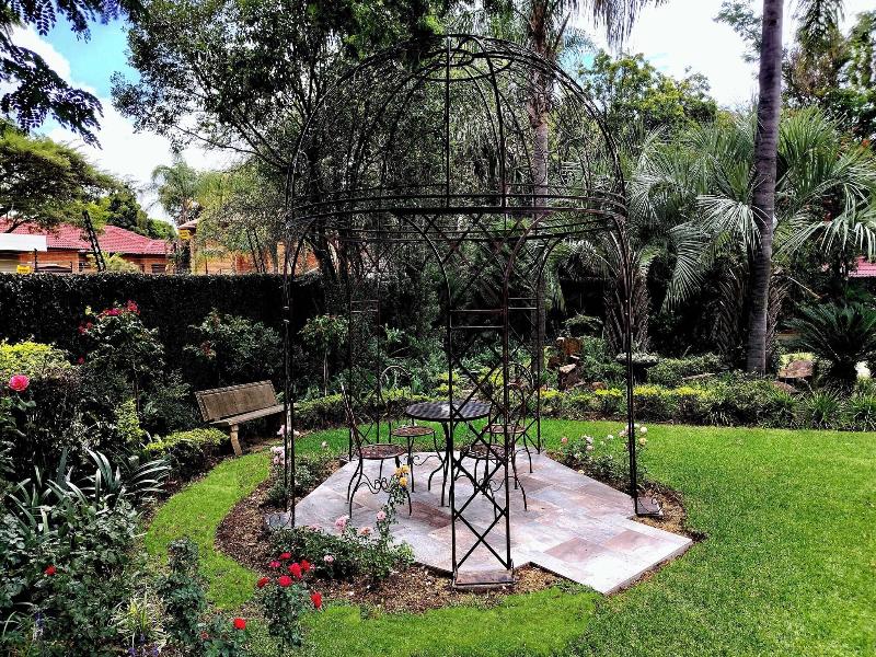 Royal Ridge Guest House And Apartments image