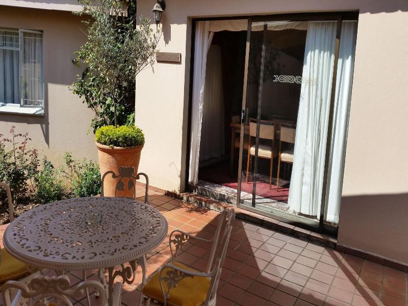 Royal Ridge Guest House And Apartments image