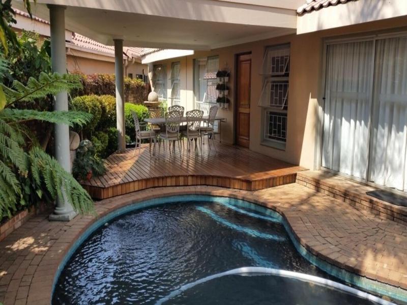 Royal Ridge Guest House And Apartments image