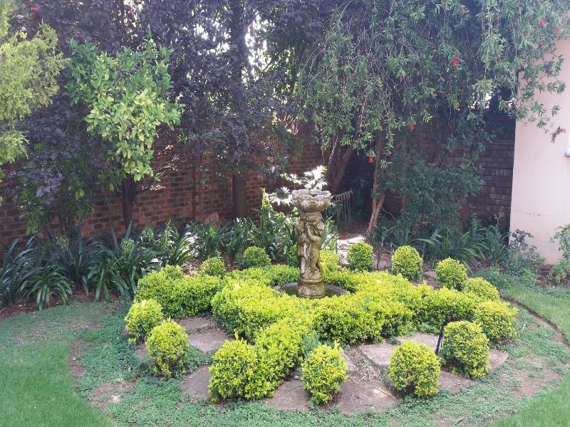 Royal Ridge Guest House And Apartments image