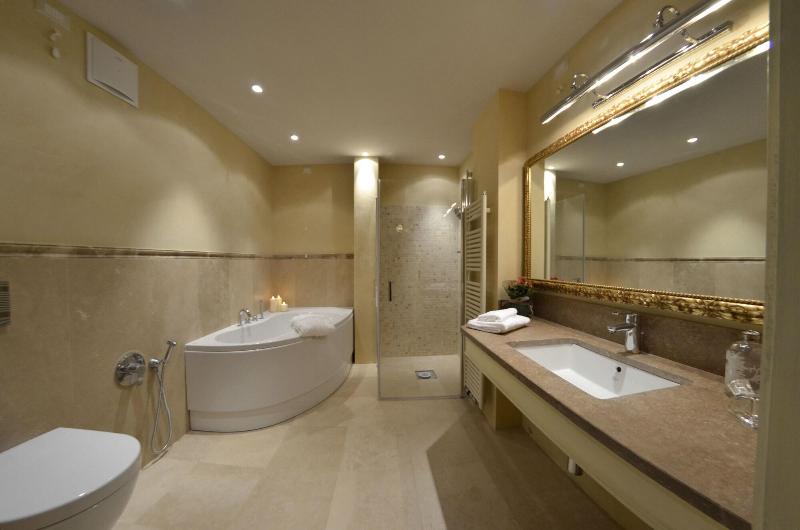 La Corte Di Ambra image
