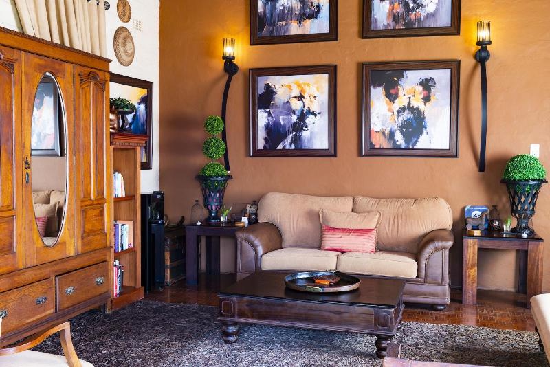 Ama Zulu Guesthouse And Safaris