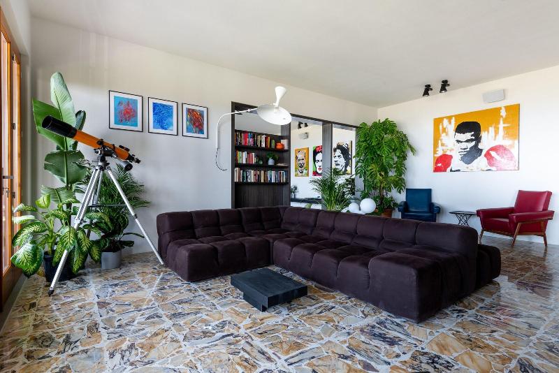 Villa Curiel image