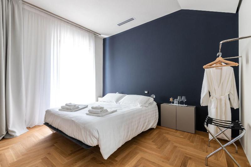 Villa Curiel image