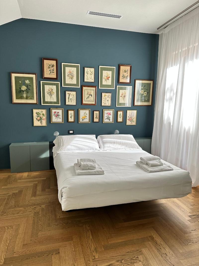 Villa Curiel image