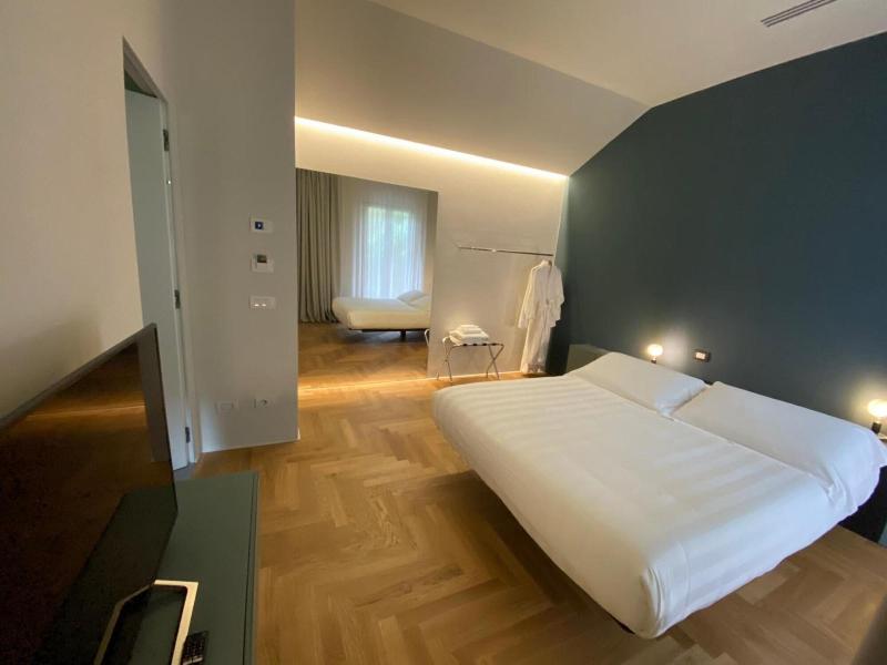 Villa Curiel image