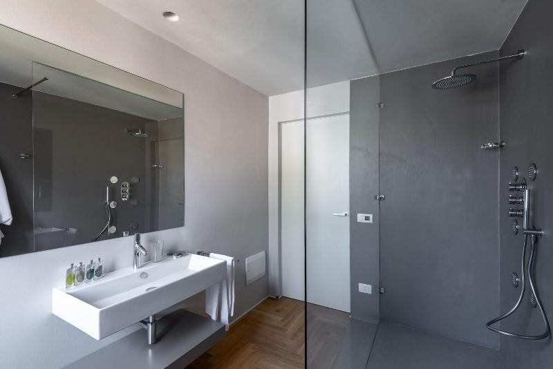 Villa Curiel image