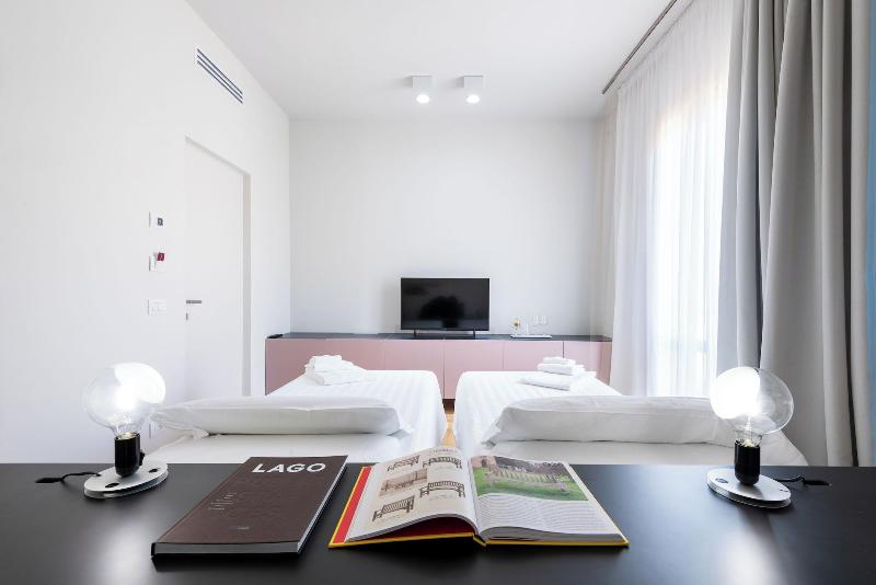 Villa Curiel image
