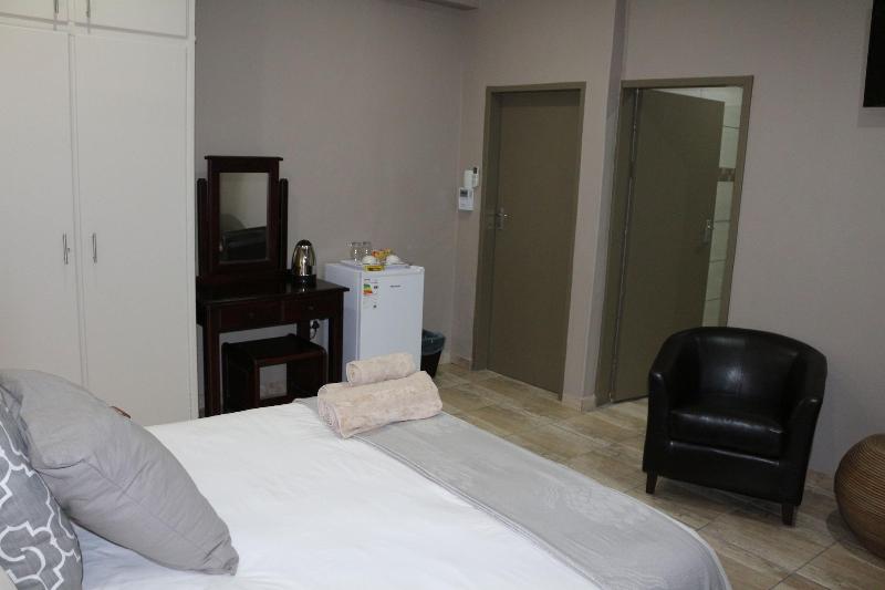 Hummingbirds Nest Guesthouse image