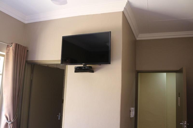 Hummingbirds Nest Guesthouse image