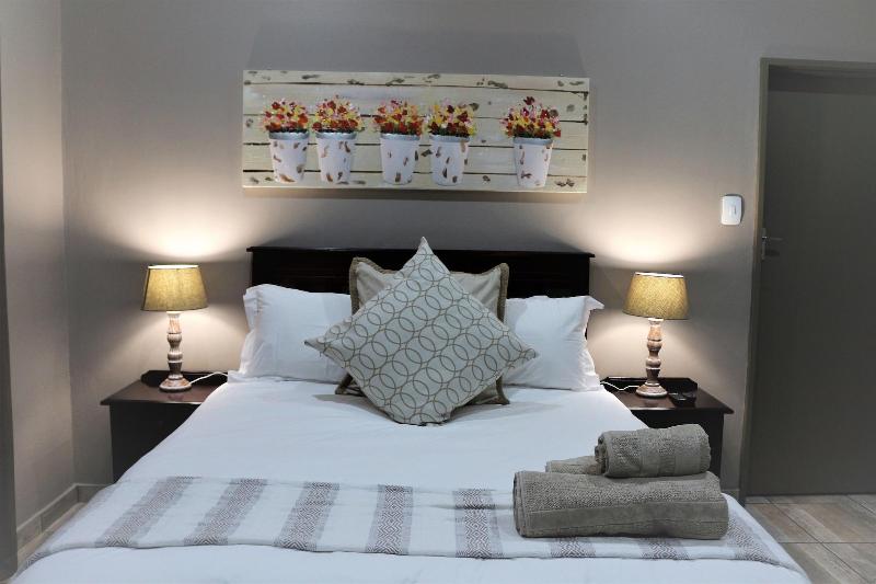 Hummingbirds Nest Guesthouse image