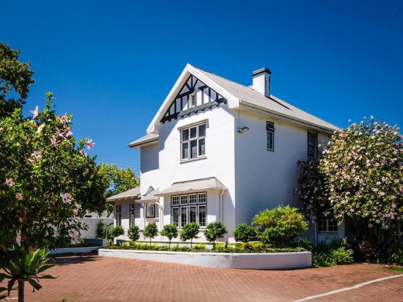 Whispering Oaks