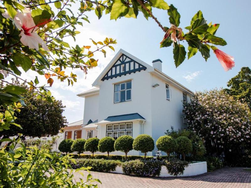 Whispering Oaks