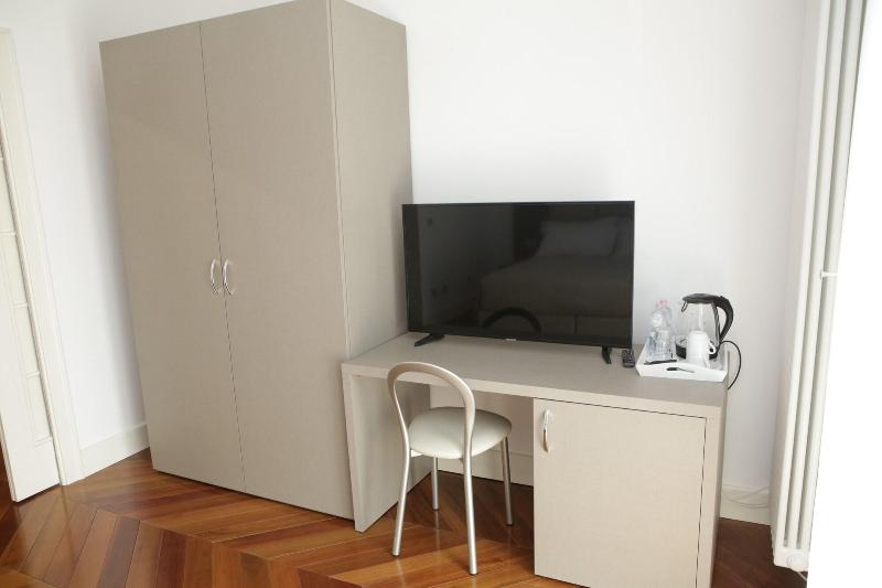 Champagne Rooms image