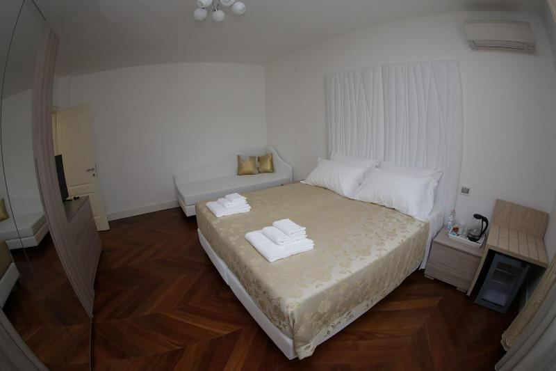Champagne Rooms image