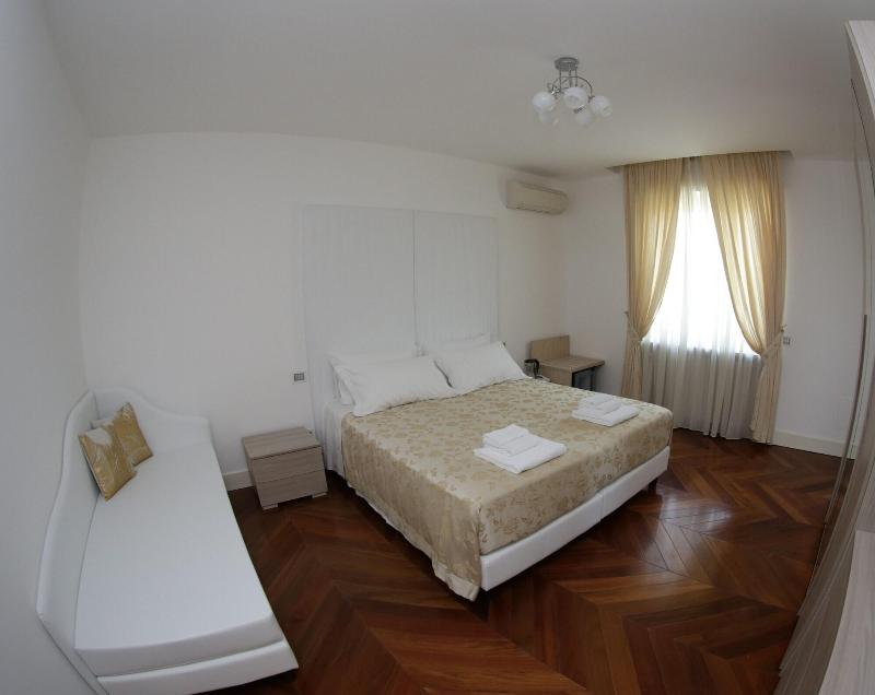 Champagne Rooms image