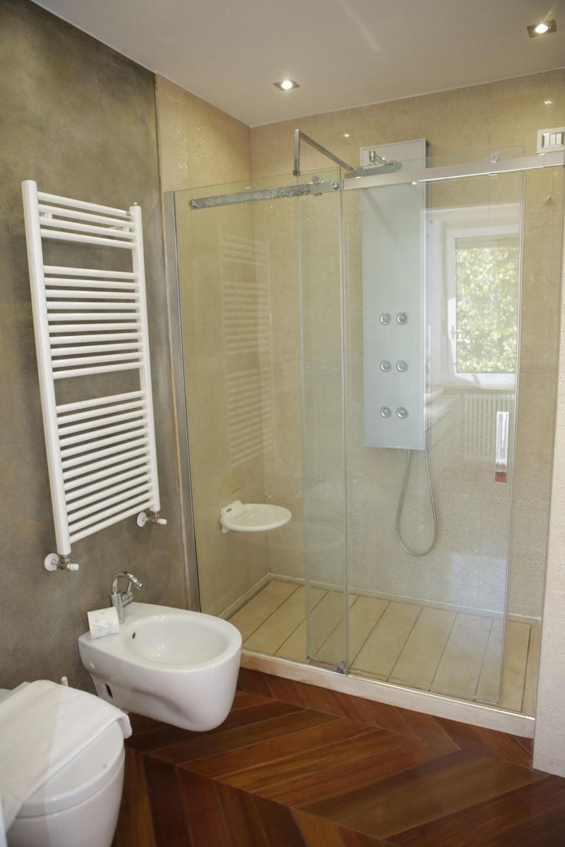 Champagne Rooms image