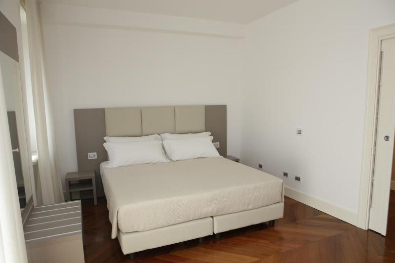 Champagne Rooms image