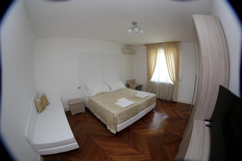 Champagne Rooms image