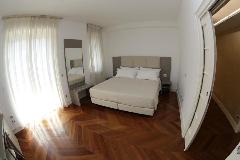 Champagne Rooms image