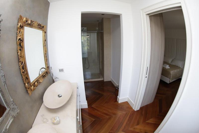 Champagne Rooms image