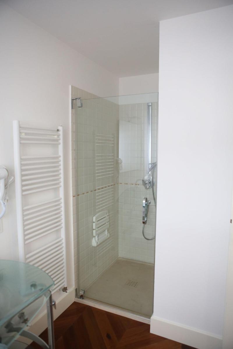 Champagne Rooms image