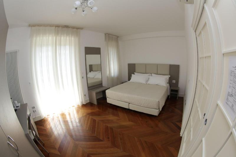 Champagne Rooms image