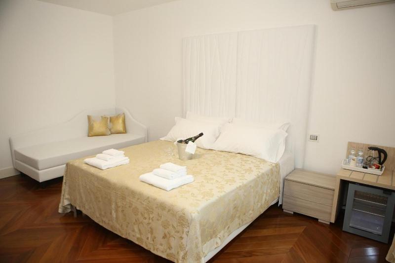 Champagne Rooms image