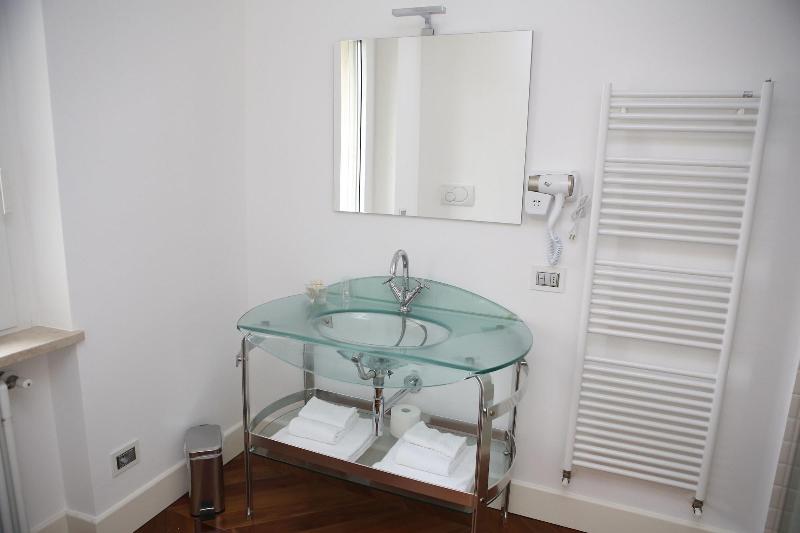 Champagne Rooms image