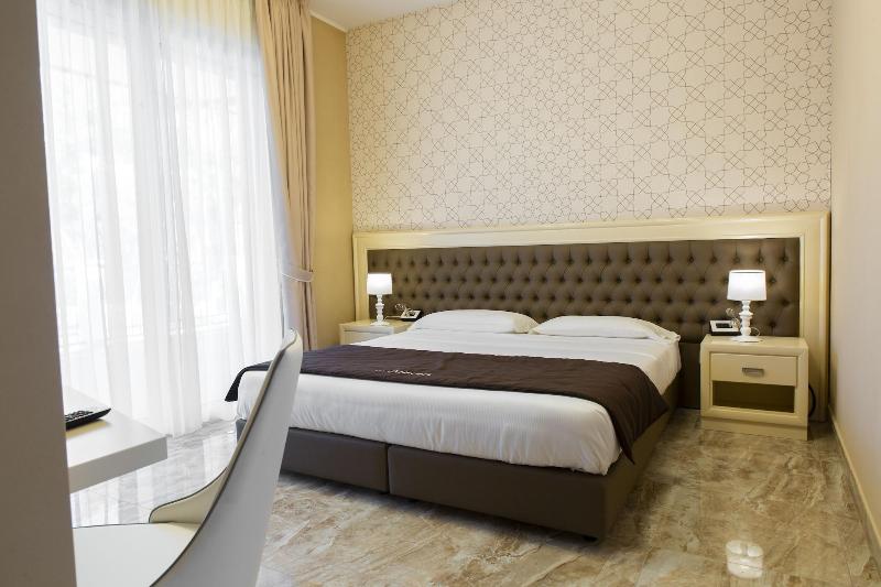 Aurum Suites image