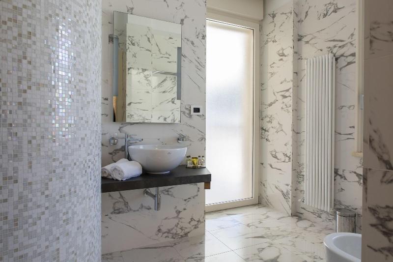 Aurum Suites image