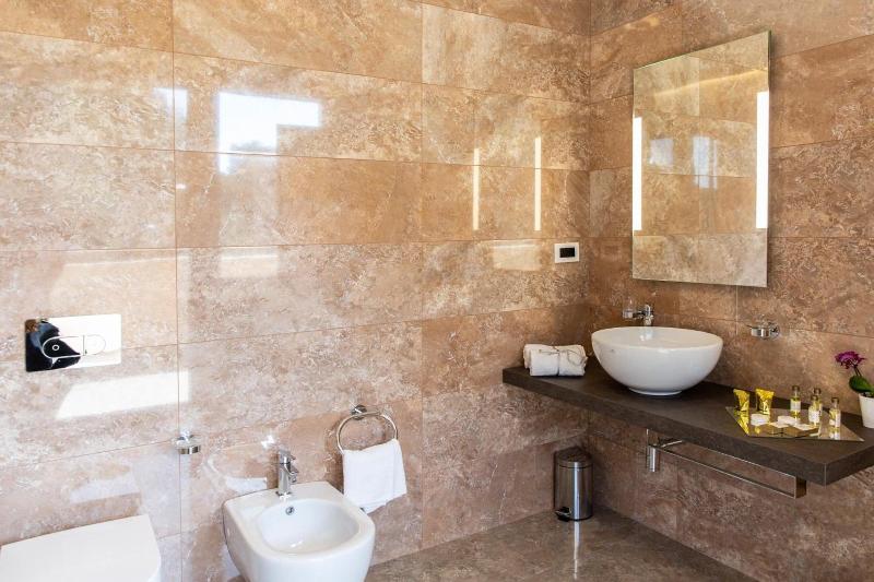 Aurum Suites image