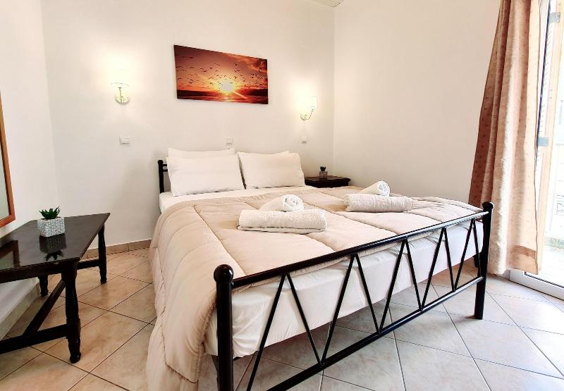 Avra Rooms image