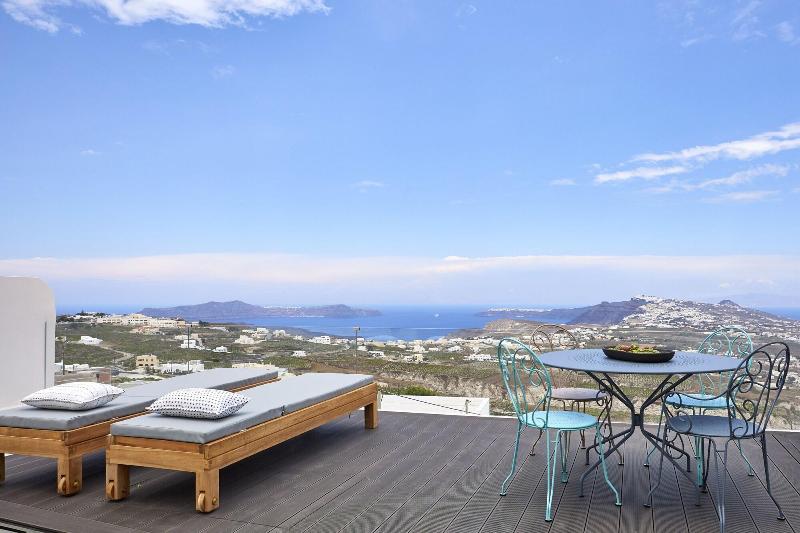 White and Co. La Torre Suites image