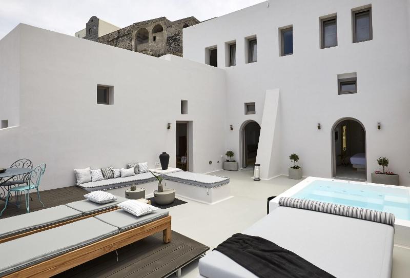 White and Co. La Torre Suites image