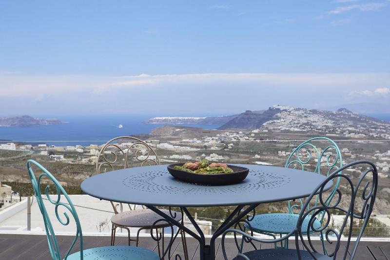 White and Co. La Torre Suites image