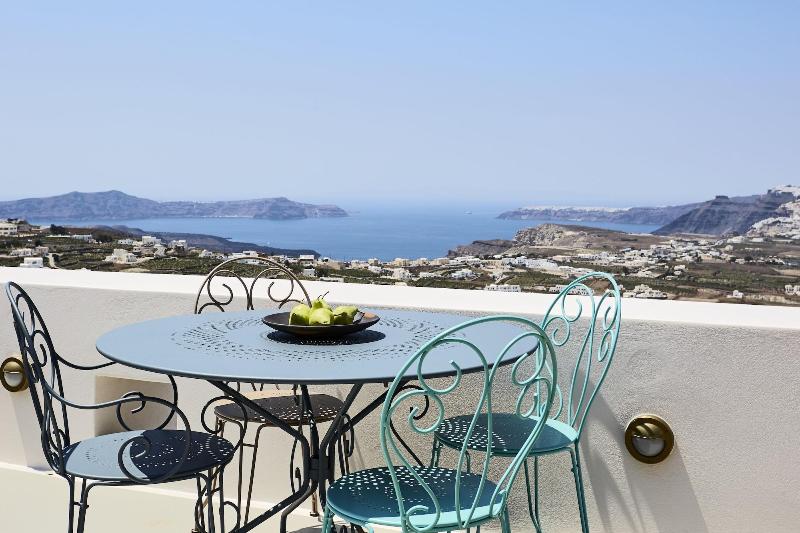 White and Co. La Torre Suites image