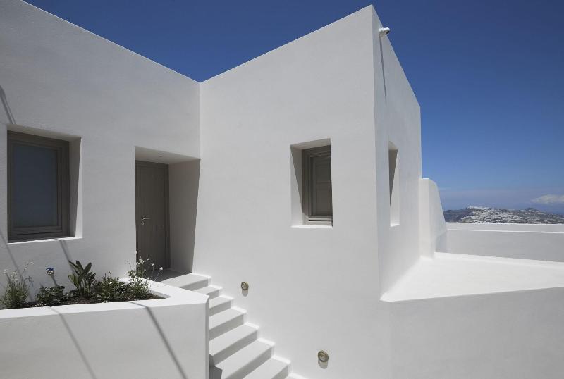 White and Co. La Torre Suites image
