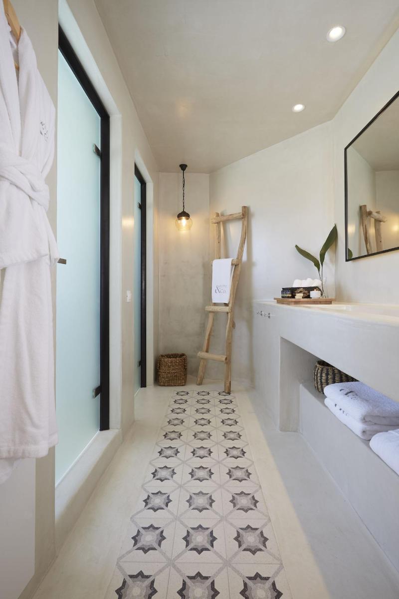 White and Co. La Torre Suites image