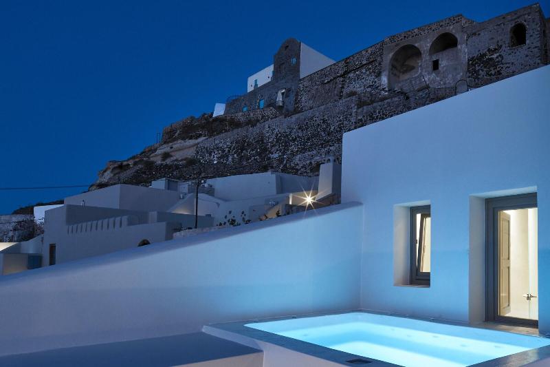 White and Co. La Torre Suites image