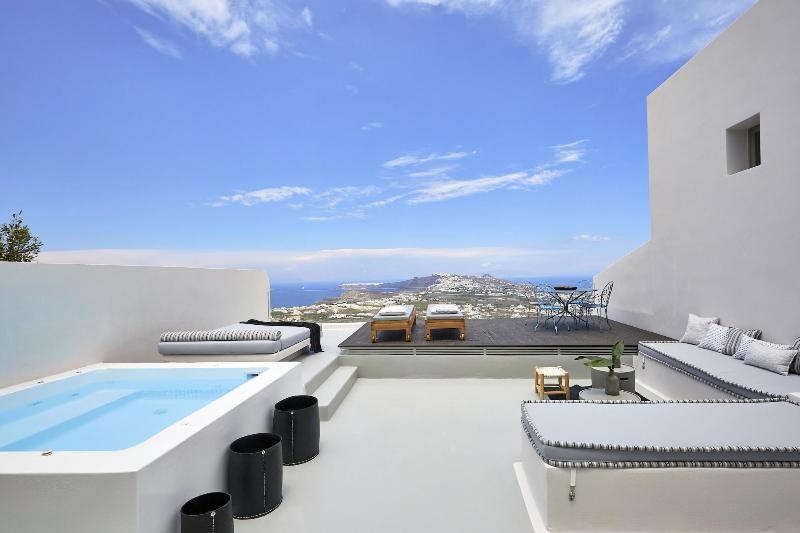 White and Co. La Torre Suites image