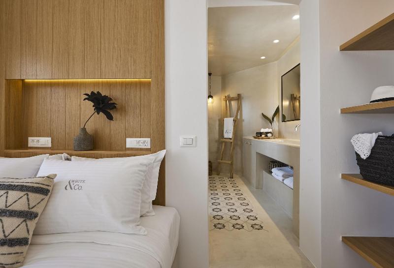 White and Co. La Torre Suites image