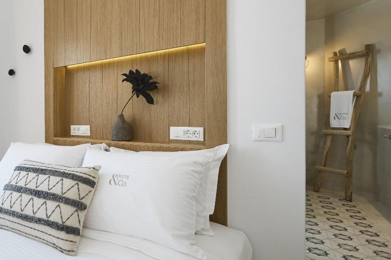 White and Co. La Torre Suites image