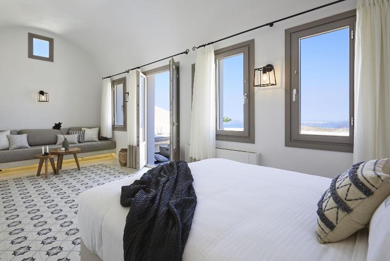 White and Co. La Torre Suites image