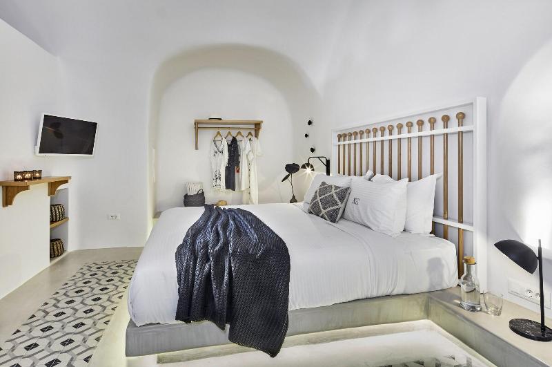 White and Co. La Torre Suites image